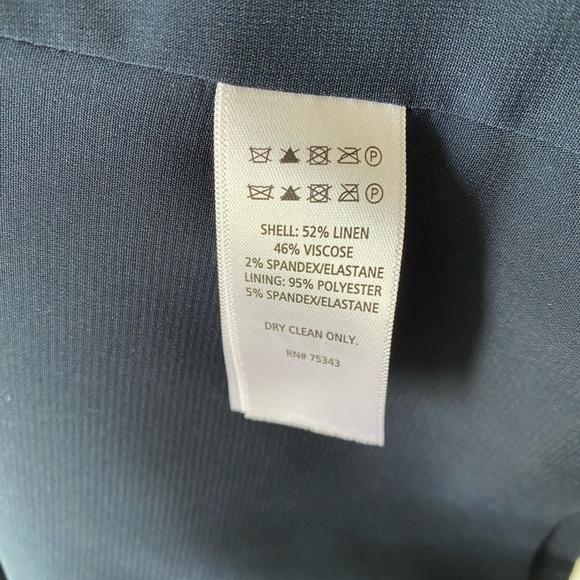 Tahari Navy blue blazer. Outer shell is linen. Only worn a few times. M - Picture 5 of 5